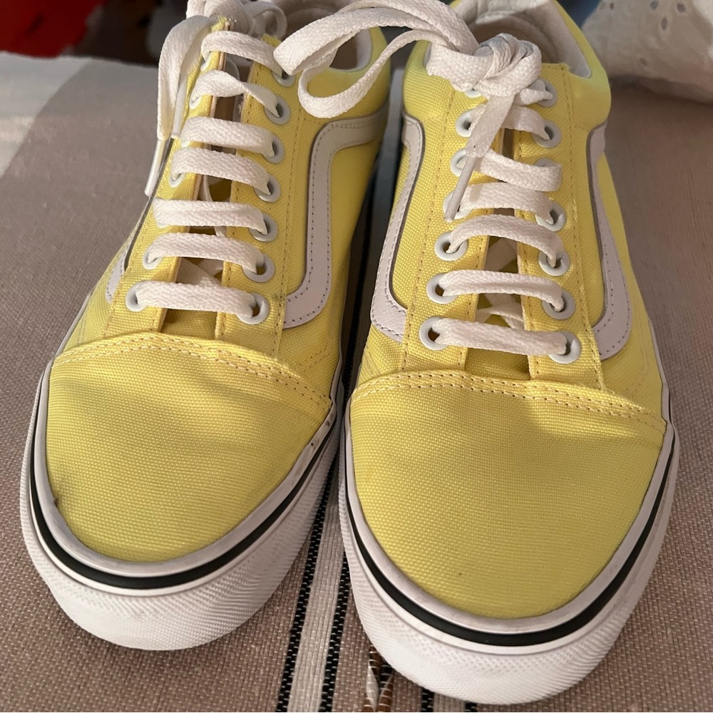 Vans Old Skool Size 7M/8.5W Lemon Tonic/White